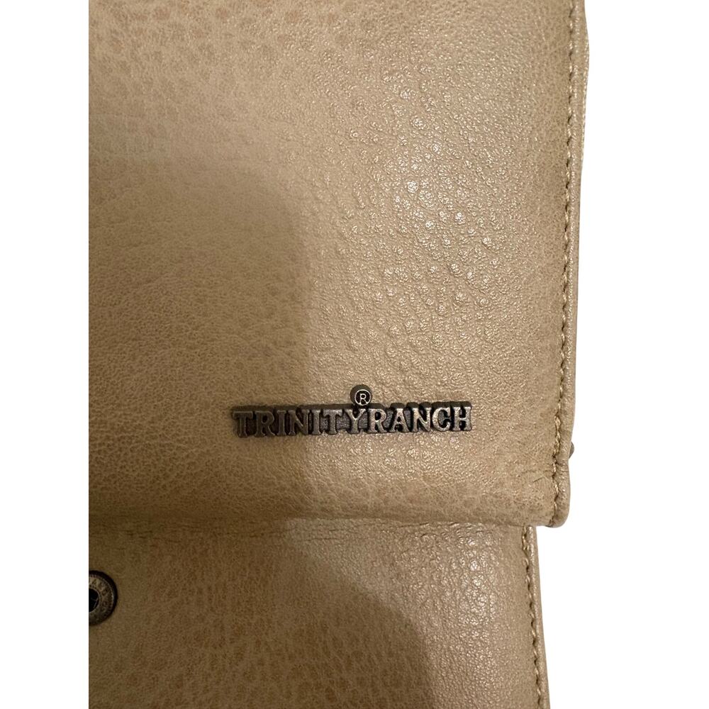 TRINITY RANCH HAIR-ON COWHIDE SADDLE SHAPE WALLET - Picture 4 of 11